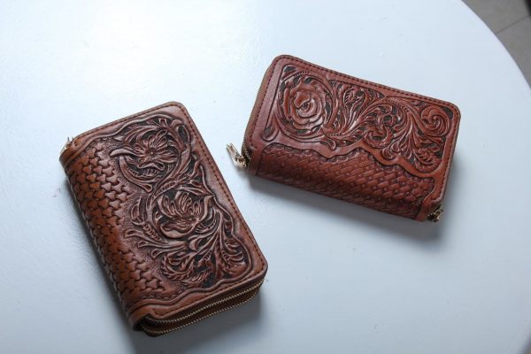 Round Zipper Wallet Goat Leather and Cow Leather Engraved 1